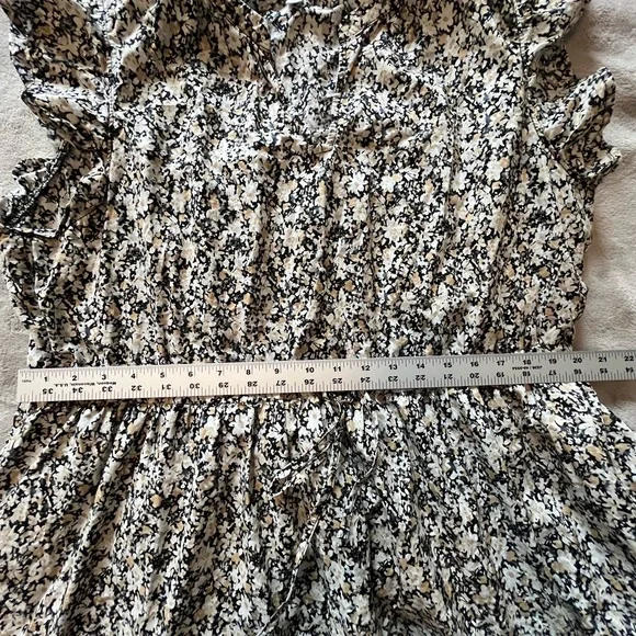 Time and Tru XXL (20) Ditsy Daisy Floral Mini Dress with Flutter Sleeves - Picture 15 of 16